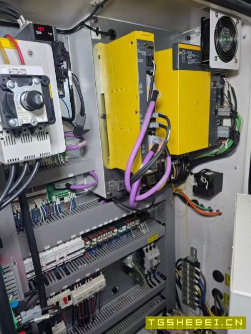东台2500数控车床，A2-8主轴，10卡盘，精度几个缪，99.