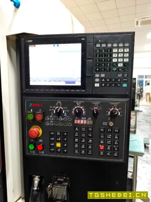 刚刚拿下精品乔峰850加工中心一批，2023年机器，三菱M.