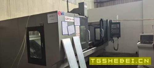 买下同款两台高峰2500型材机，丝杆传动
