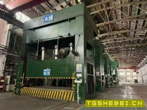 天锻液压机1600T，仓库提货了，参数见牌！