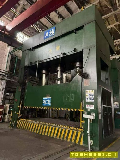 天锻液压机1600T,仓库提货了,参数见牌!
