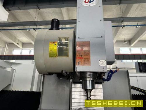 出售虹光伟业VMC-2500加工中心、同款两台、丝杆传动精.