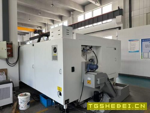 出售虹光伟业VMC-2500加工中心、同款两台、丝杆传动精.