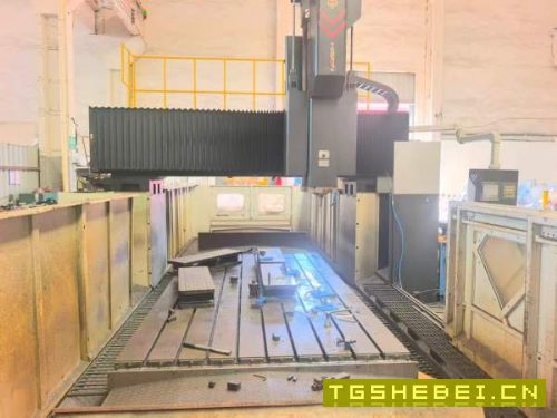 新定海天4028数控龙门铣床,两线一硬,BT50主轴齿轮头.