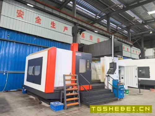 钜钢3023龙门五轴加工中心。工作台2000/3000。门宽230.