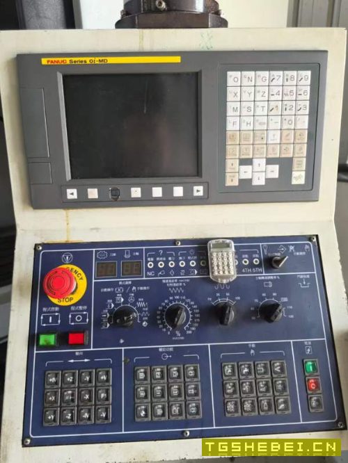 台湾原装亚威AF1000,三轴线轨,带一个32转台320回转.